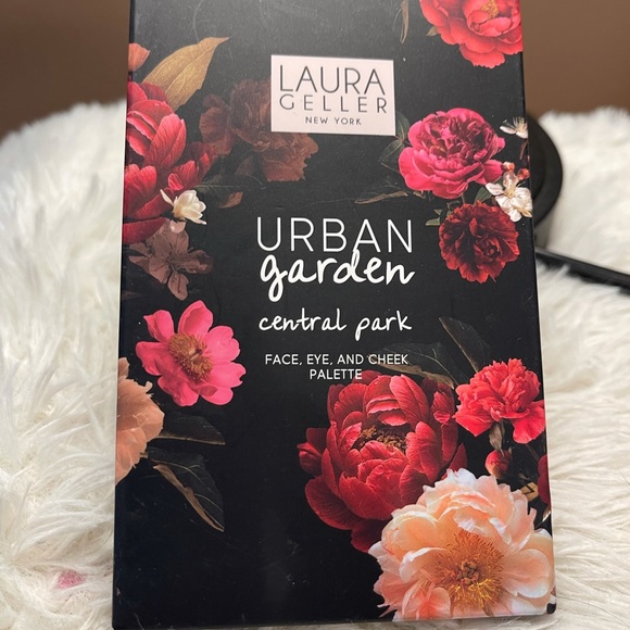 Laura Geller Other - Laura Geller CentralPark FaceEyeCheekPaletteNew